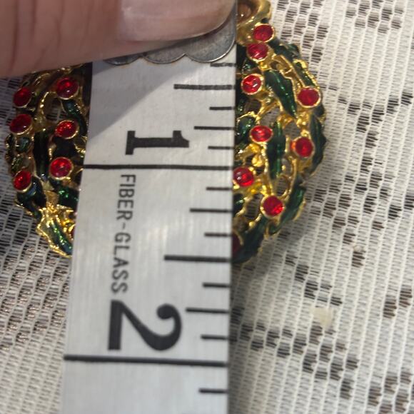 Vintage Brooch Costume Jewelry Christmas Enamel Wreath Pin Gold with Red Ruby - Picture 7 of 7